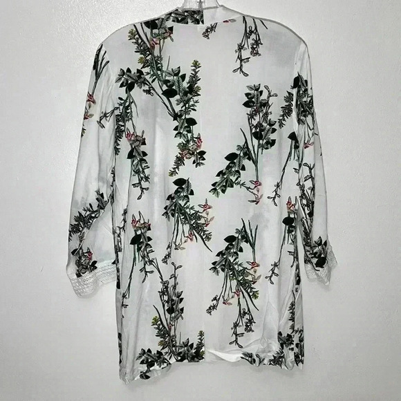 JAPNA LOUNGE white Floral Robe | size medium - Picture 5 of 5